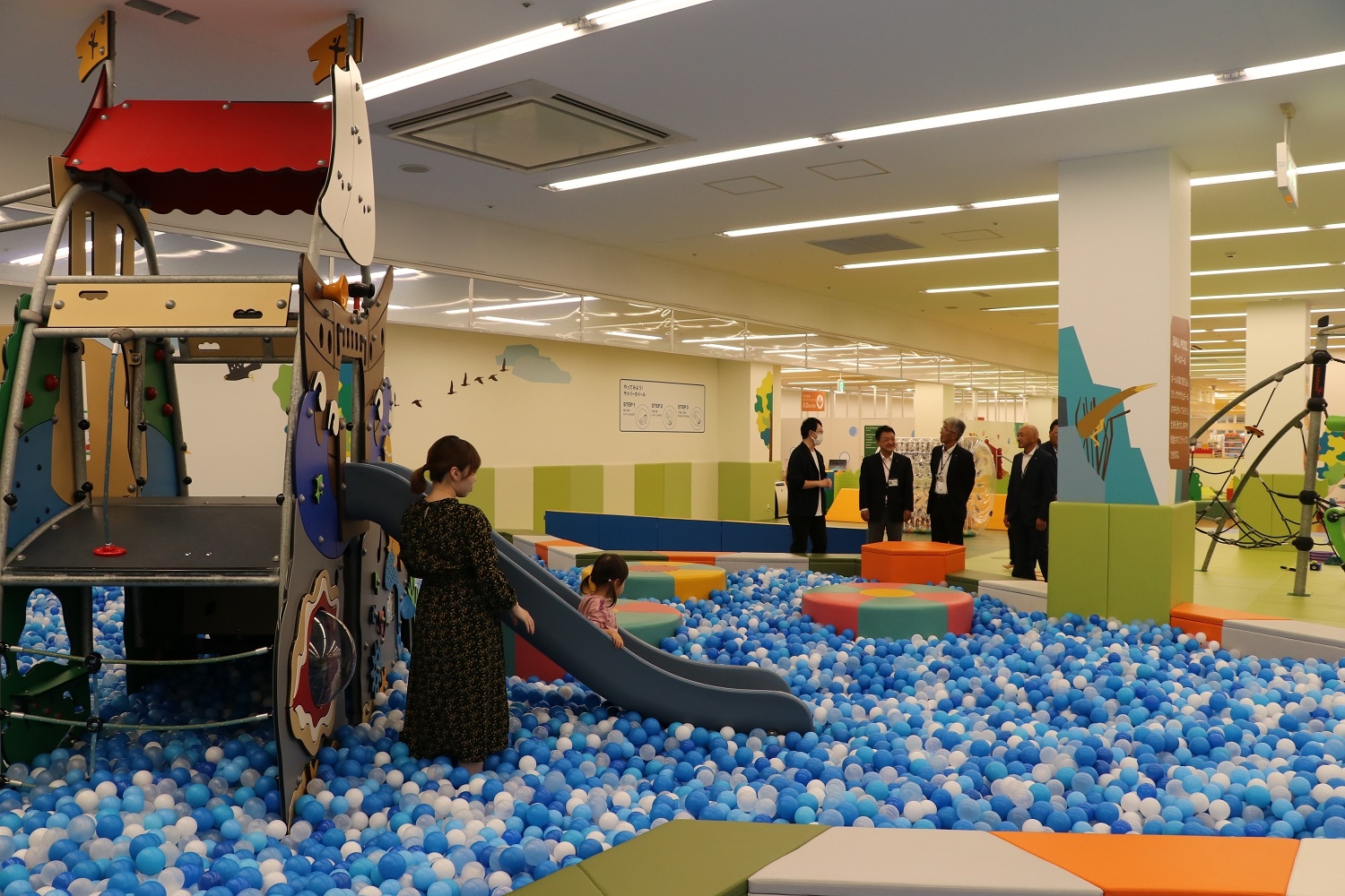 ボールプールゾーン2.jpg